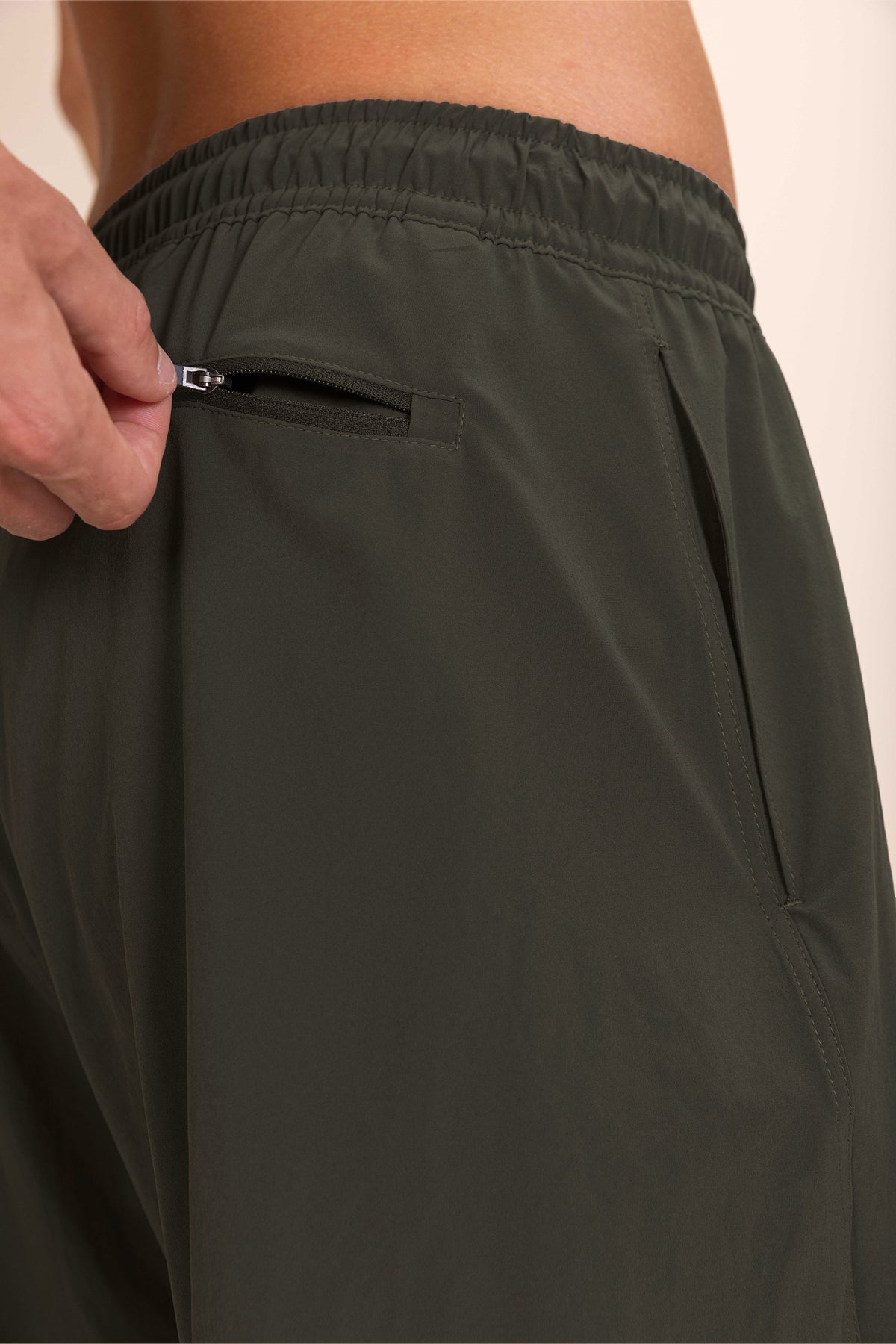 8" Move Air Men's Shorts